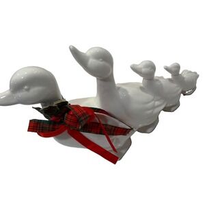 7"T  FLAMBRO CERAMIC CHRISTMAS DUCK GOOSE GEESE FAMILY HOLIDAY FIGURINE